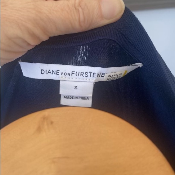 Dianne von Furstenberg navy Delta long sleeve Dress size small - Picture 8 of 9